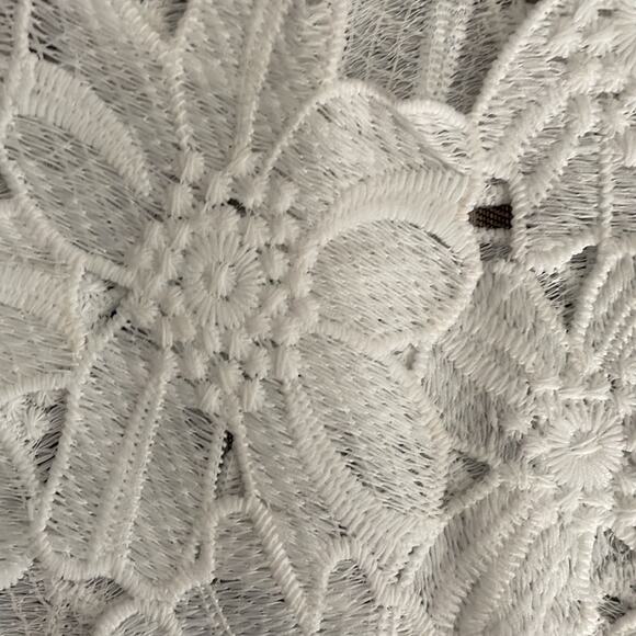 Caution to the Wind floral Applicae top. - Picture 5 of 7